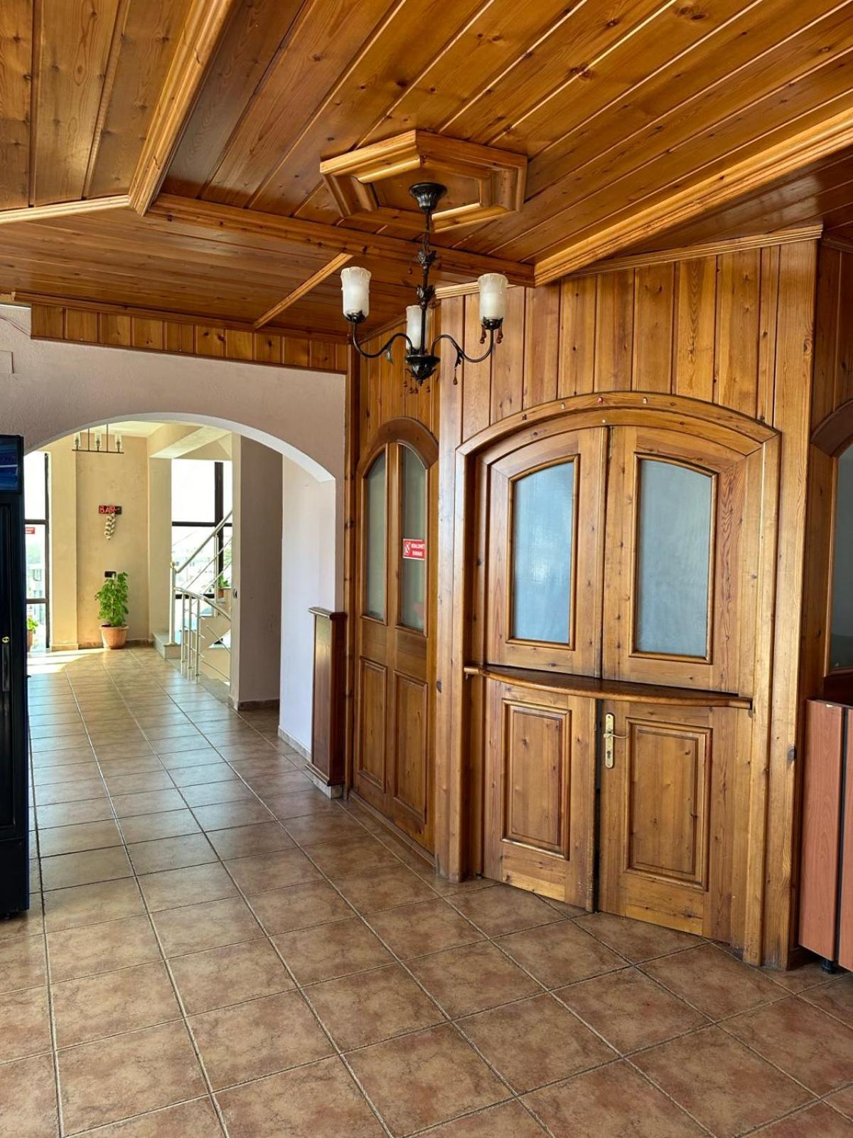 Grand Hotel Krujë 外观 照片